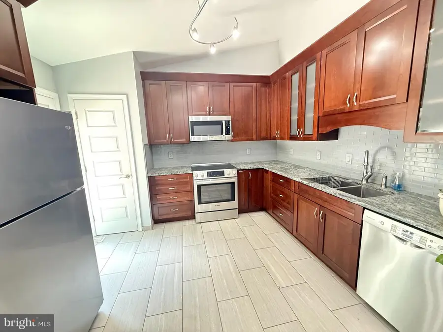 8915 Helen St, Manassas, VA 20112 - #2