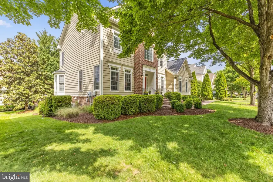 8020 Amsterdam Ct, Gainesville, VA 20155 - #2