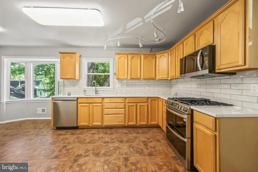 12301 Cedarwood Ct, Woodbridge, VA 22192 - #2