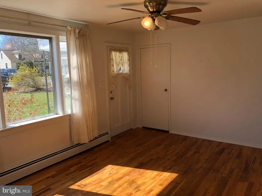 1114 Burton St, Woodbridge, VA 22191 - #3