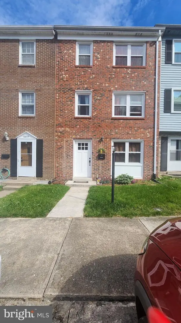 16607 Sutton Pl, Woodbridge, VA 22191 - #1