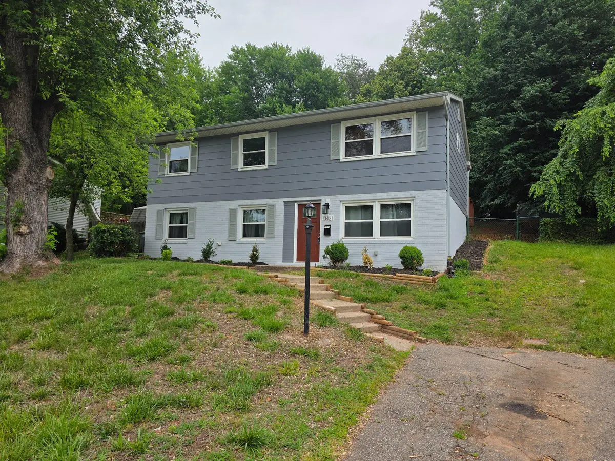 13421 Hillendale Dr, Woodbridge, VA 22193 - #1