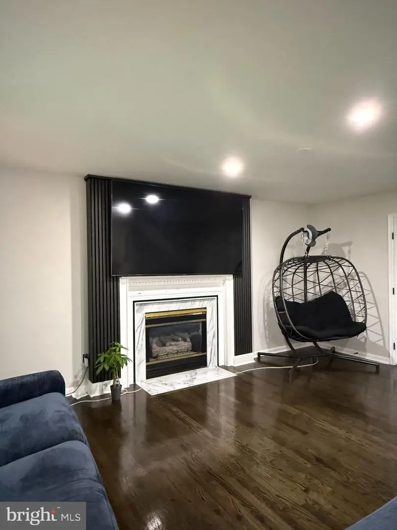 4925 Frishman Ct, Woodbridge, VA 22193 - #3