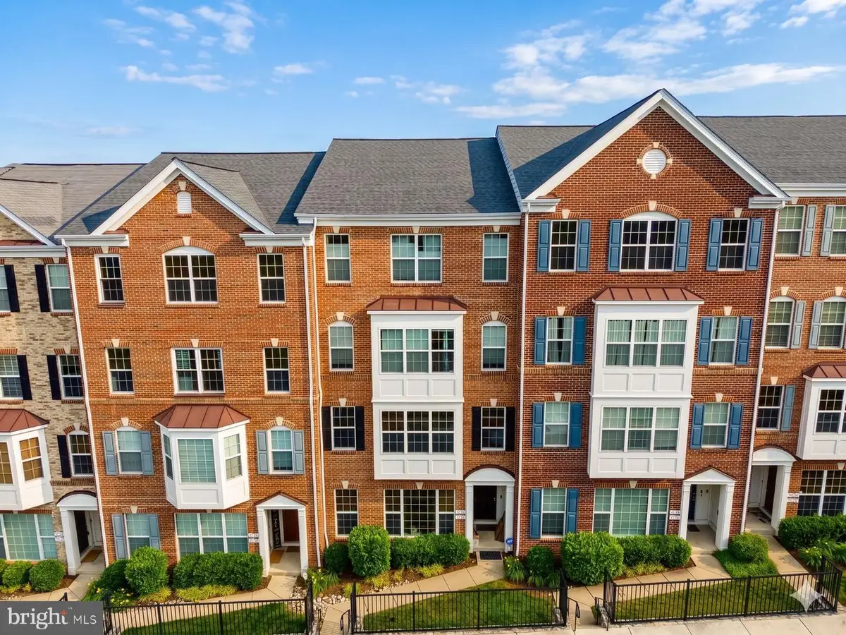 15330 Kensington Park Dr, Woodbridge, VA 22191 - #1