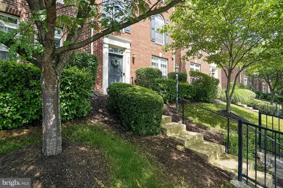 2195 Potomac Club Pkwy, Woodbridge, VA 22191 - #2