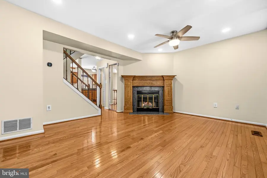 15203 Valley Stream Dr, Woodbridge, VA 22191 - #3
