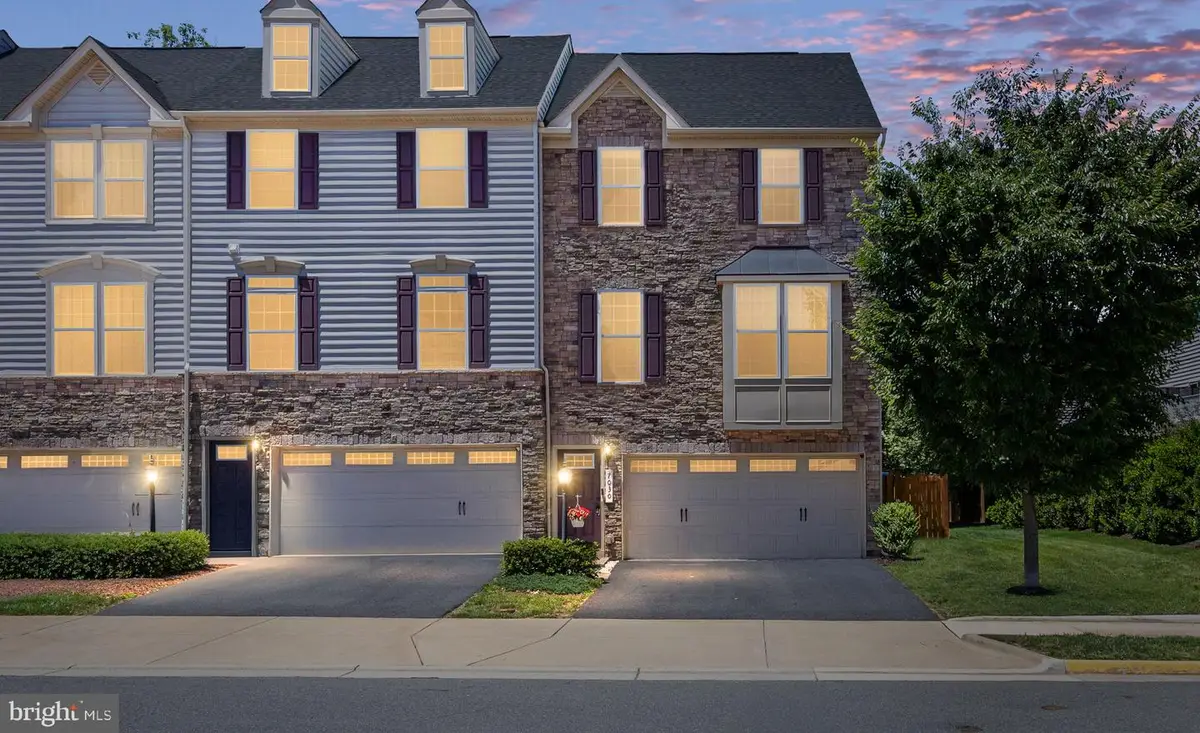 7030 Darbey Knoll Dr, Gainesville, VA 20155 - #1