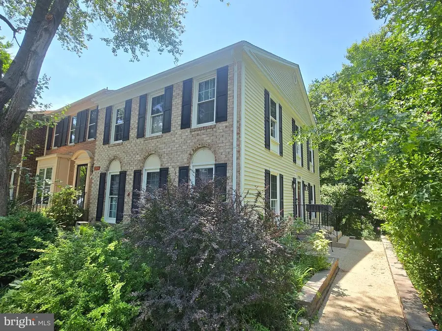 12104 Winona Dr, Woodbridge, VA 22192 - #2