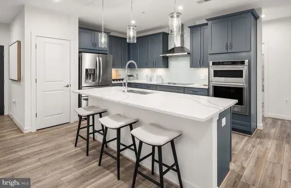 5821 Moonstone Way #302, HAYMARKET, VA 20169