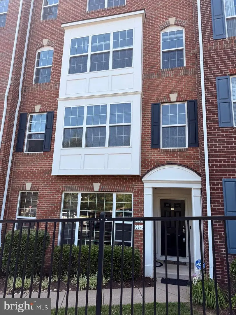 15332 Kensington Park Dr, Woodbridge, VA 22191 - #1