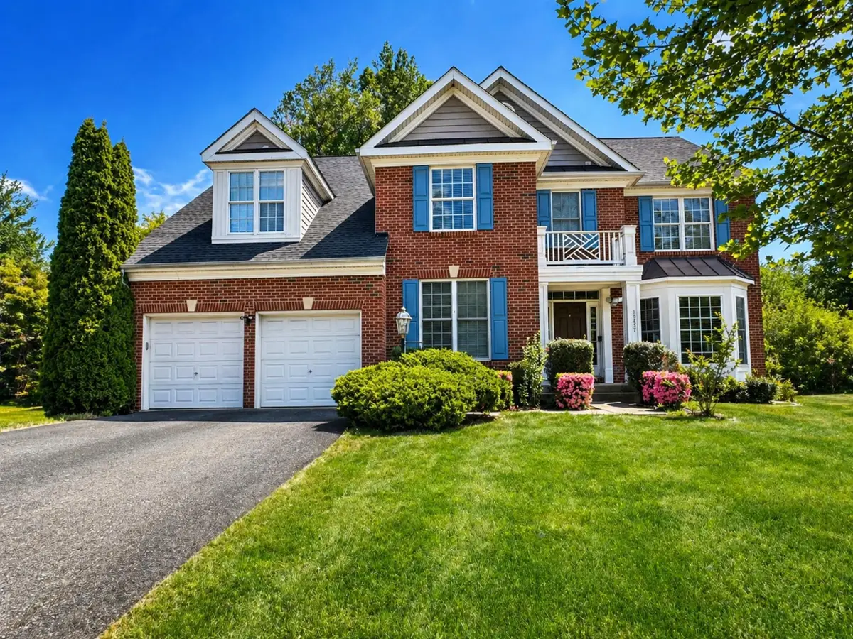 19237 Potomac Crest Dr, Triangle, VA 22172 - #1