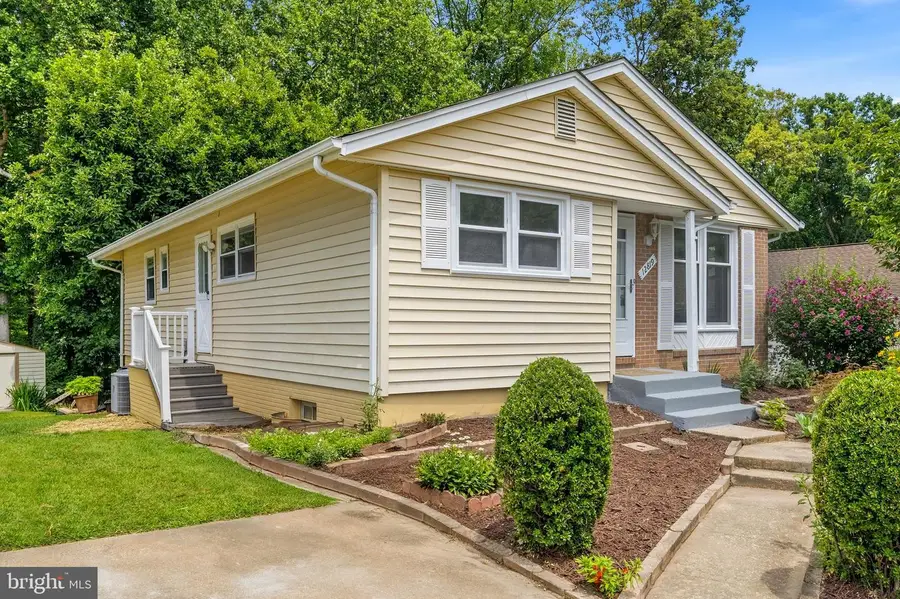 12819 Greenhall Dr, Woodbridge, VA 22192 - #3