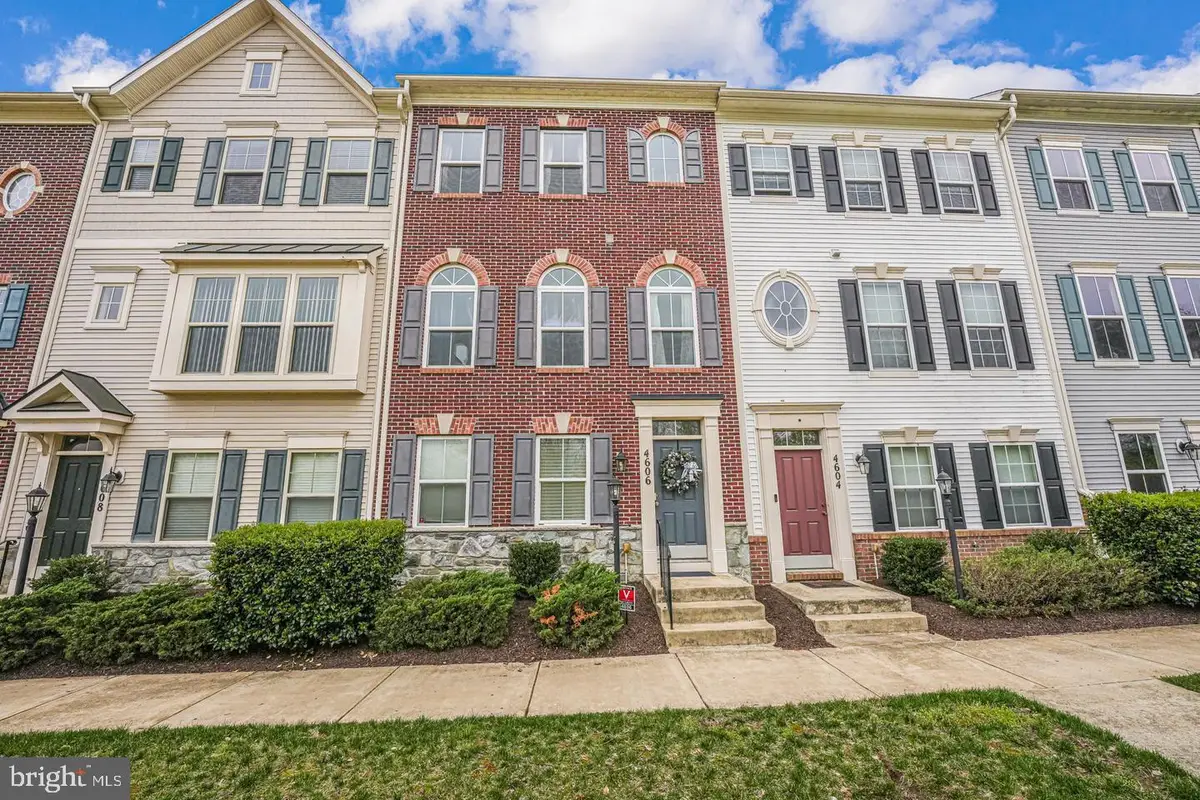 4606 Potomac Highlands Cir, Triangle, VA 22172 - #1