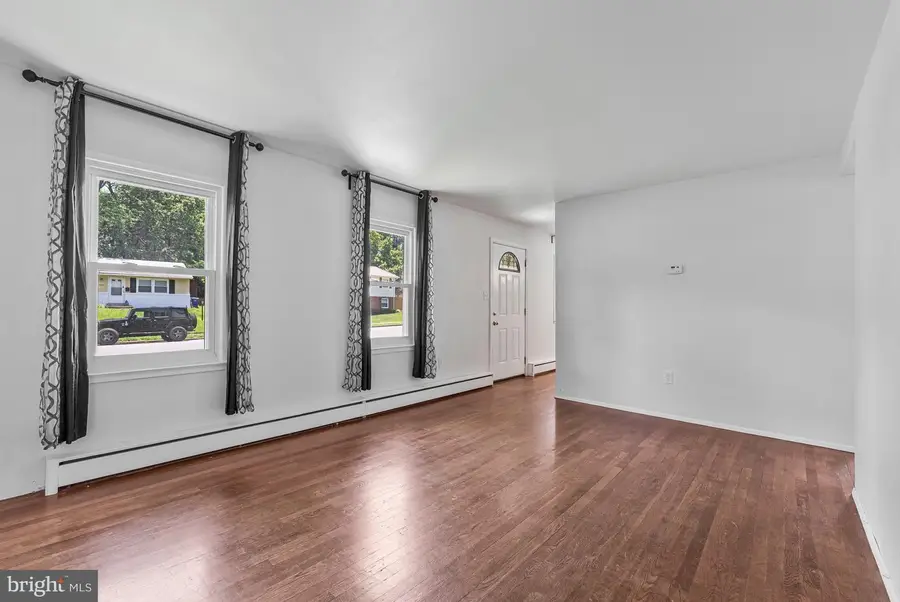 4516 Kenwood Dr, Woodbridge, VA 22193 - #2