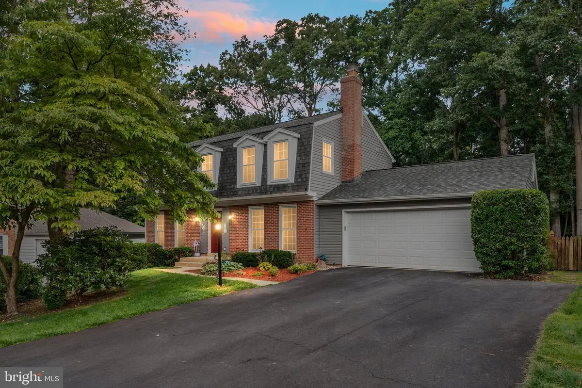 12877 Valleywood Dr, Woodbridge, VA 22192 - #1