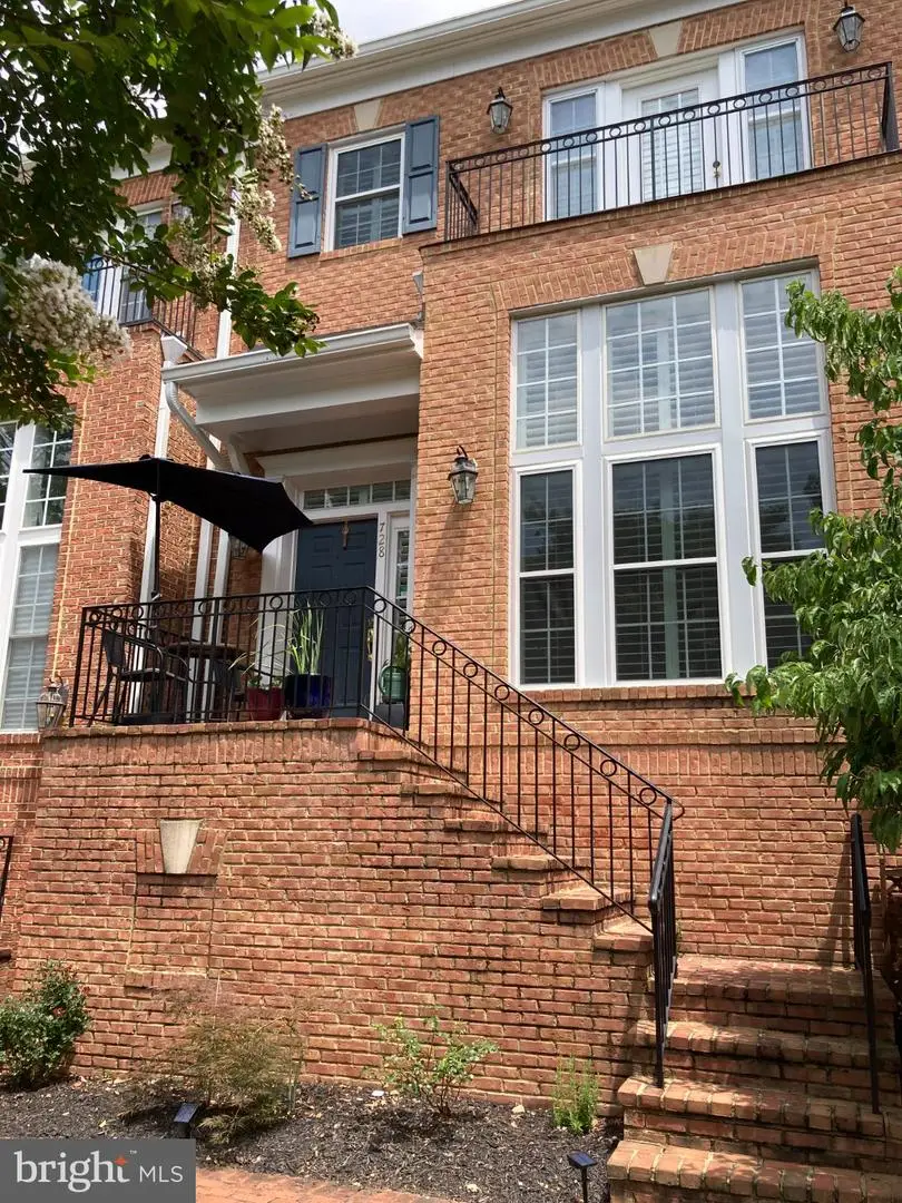 728 Vestal St, Woodbridge, VA 22191 - #1