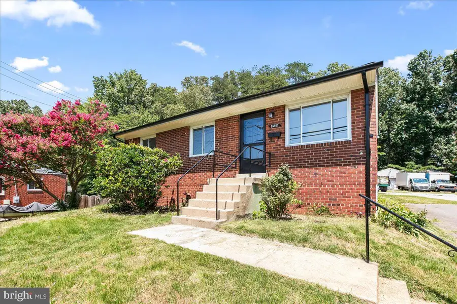 15913 Crest Dr, Woodbridge, VA 22191 - #2