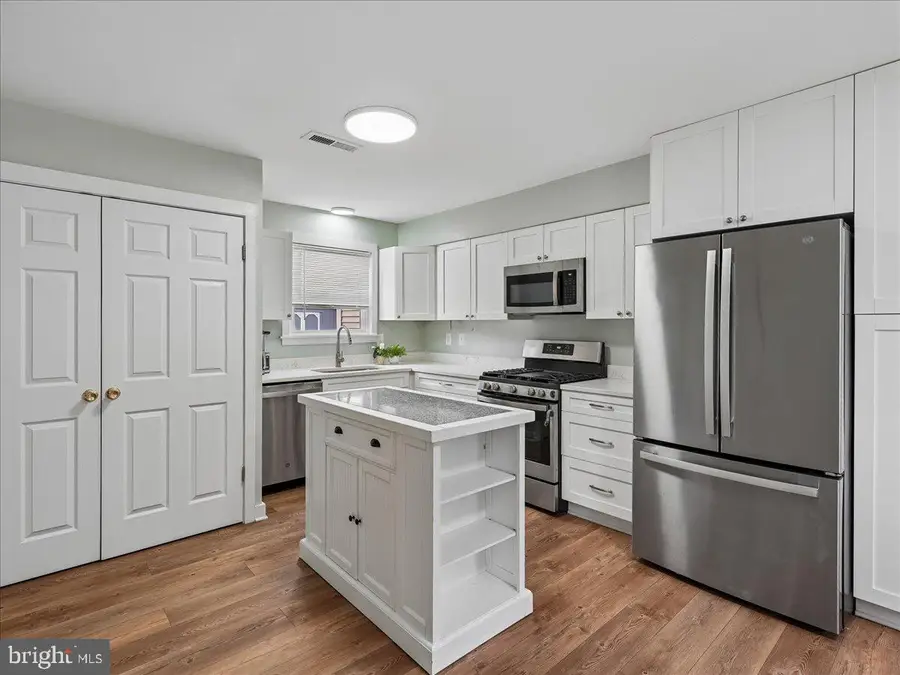 5596 Shadybrook Dr, Woodbridge, VA 22193 - #3