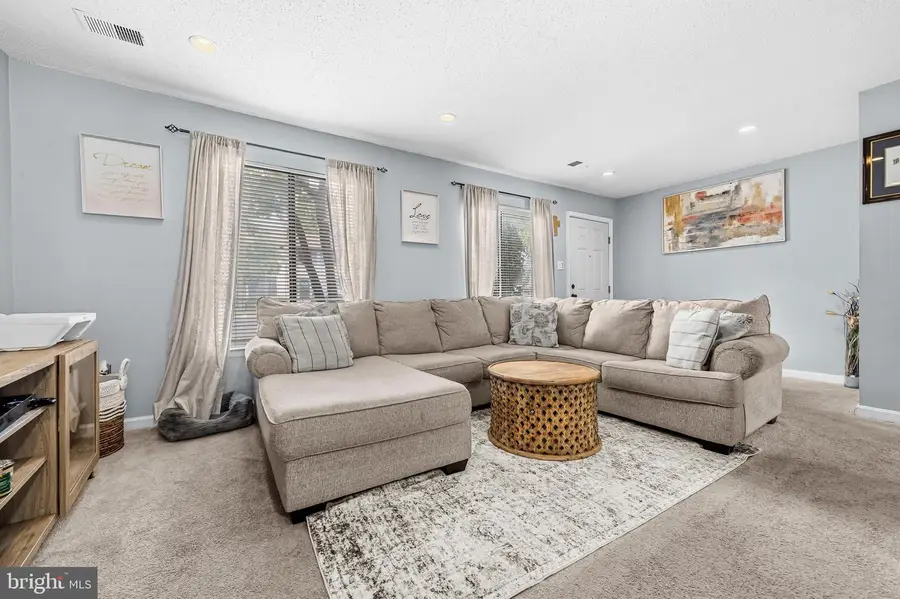 2555 Fox Ridge Ct, Woodbridge, VA 22192 - #2