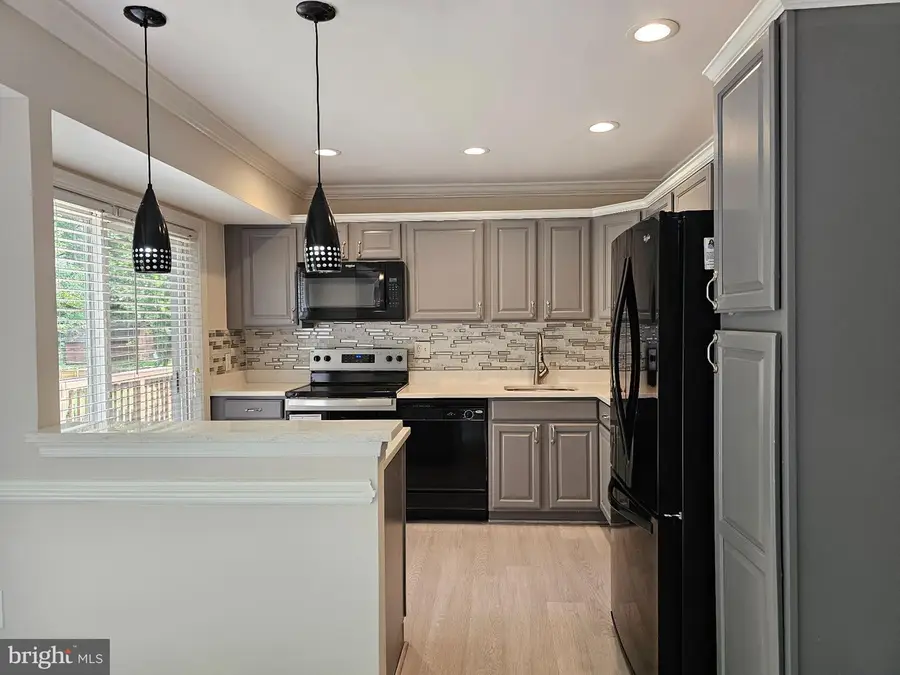 12819 Oakwood Dr, Woodbridge, VA 22192 - #2