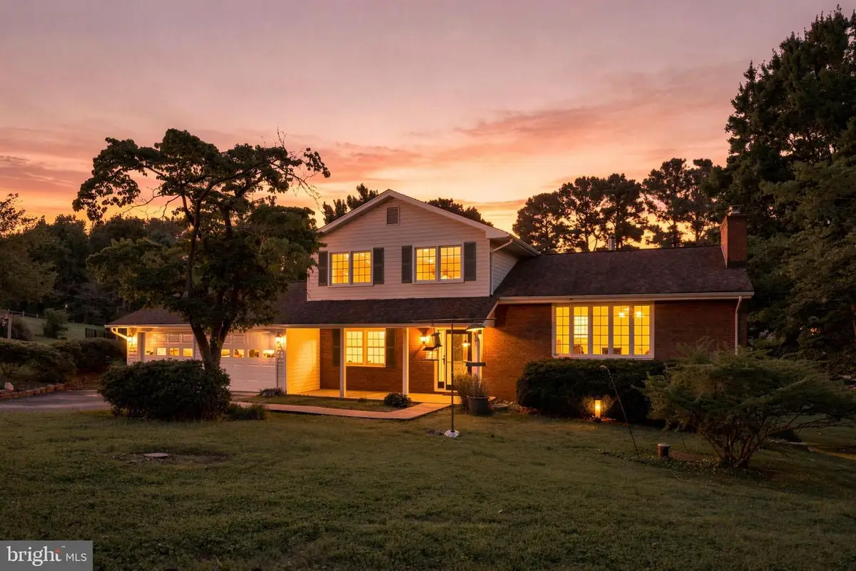 8010 Hillcrest Dr, Manassas, VA 20111 - #1