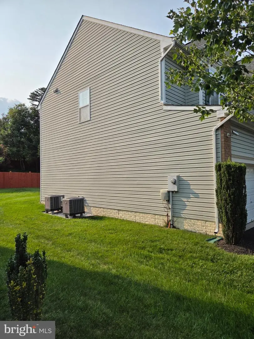 5394 Macdonald Rd, Woodbridge, VA 22193 - #3