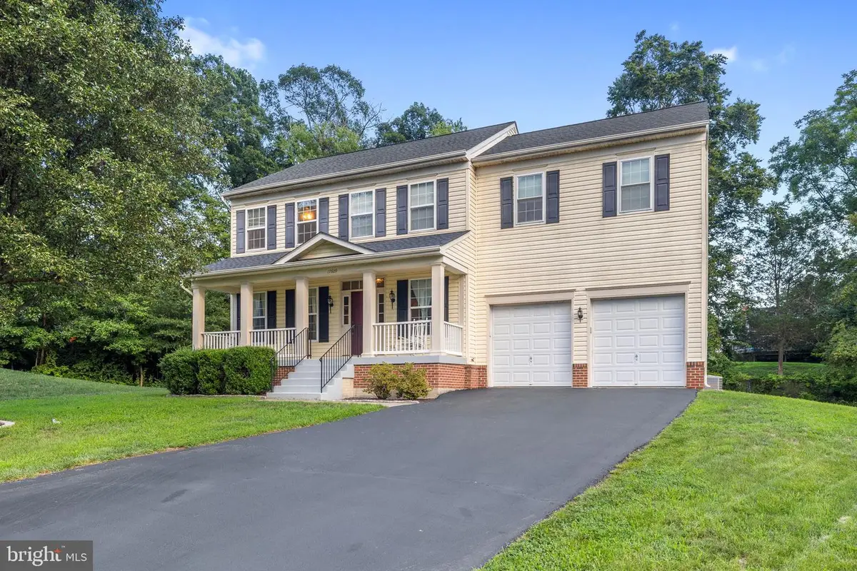 17609 Overlook Rd, Dumfries, VA 22026 - #1