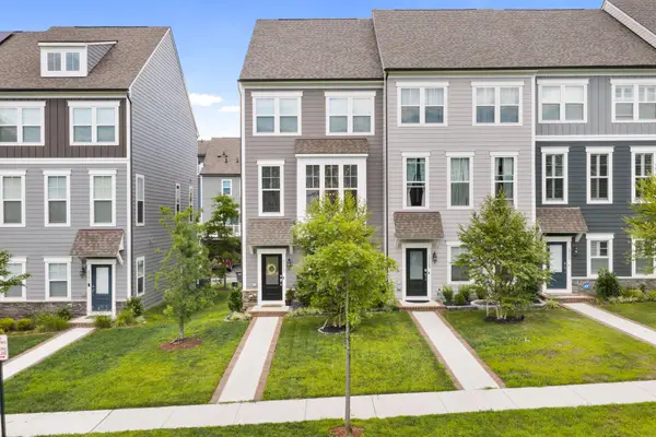 1713 Autumn Maple Leaf Dr, DUMFRIES, VA 22026