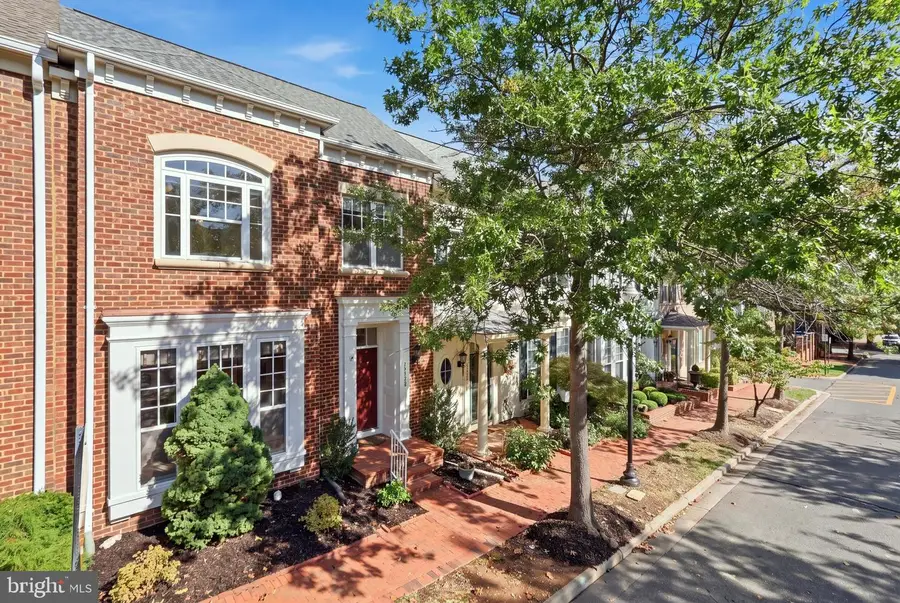 13756 Fleet St, Woodbridge, VA 22191 - #3