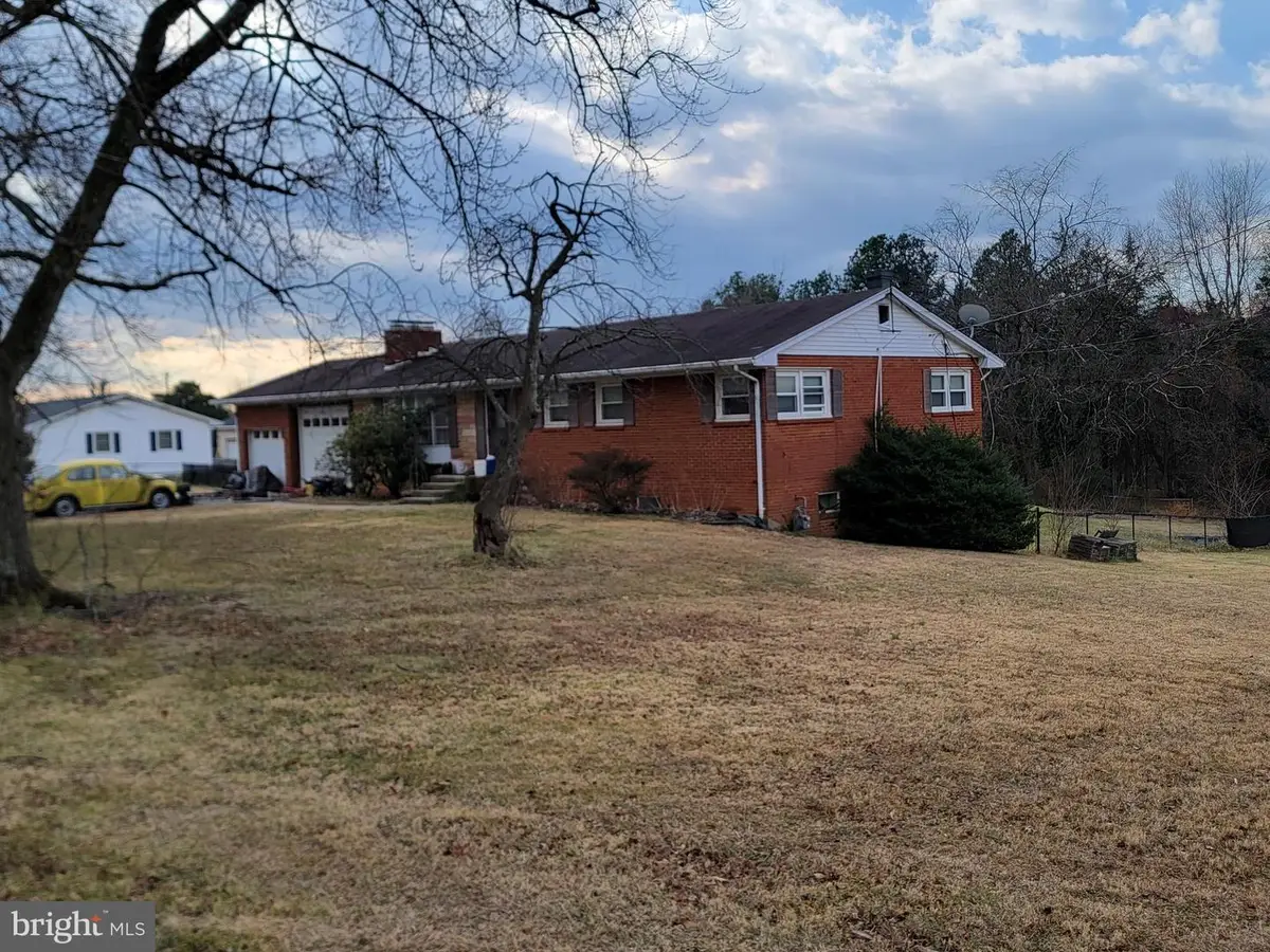 7628 Huron Dr, Gainesville, VA 20155 - #1