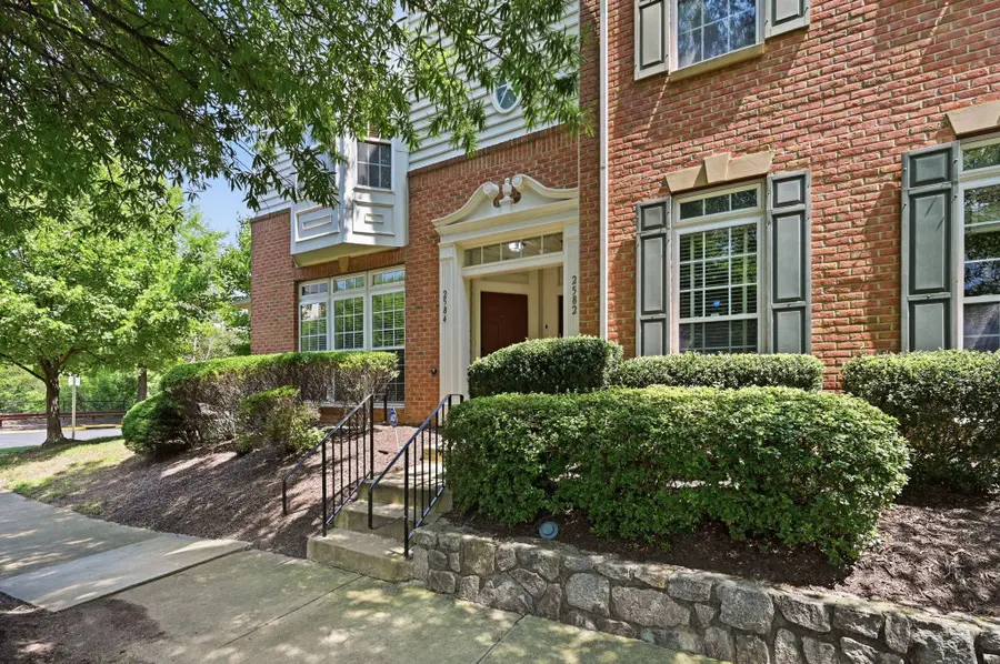 2584 Eastbourne Dr, Woodbridge, VA 22191 - #2