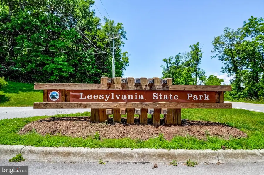 2010 Hanson Ln, Woodbridge, VA 22191 - #2