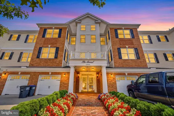15241 Royal Crest Dr #202, HAYMARKET, VA 20169