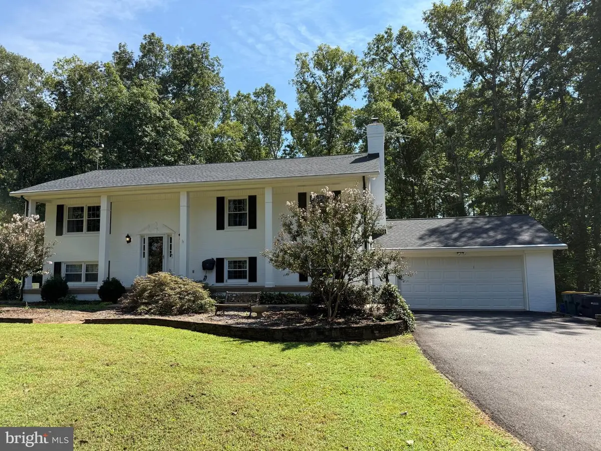 10705 Parkgate Dr, Nokesville, VA 20181 - #1