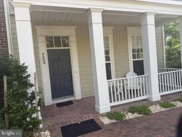 723 Belmont Dr, Woodbridge, VA 22191 - #2