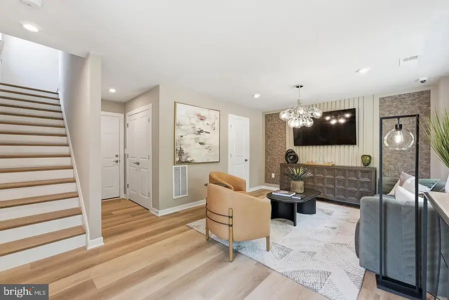 14186 Slate St, Woodbridge, VA 22193 - #3