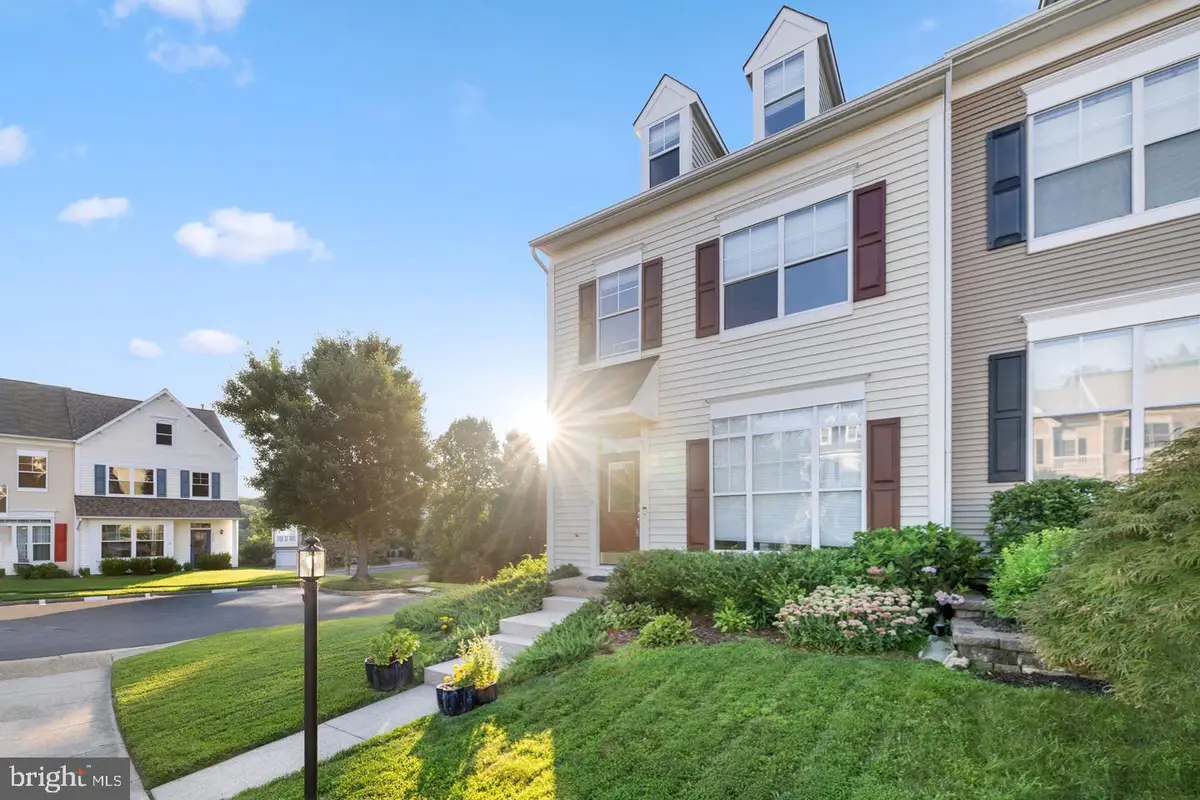 3968 Hartlake St, Woodbridge, VA 22192 - #1