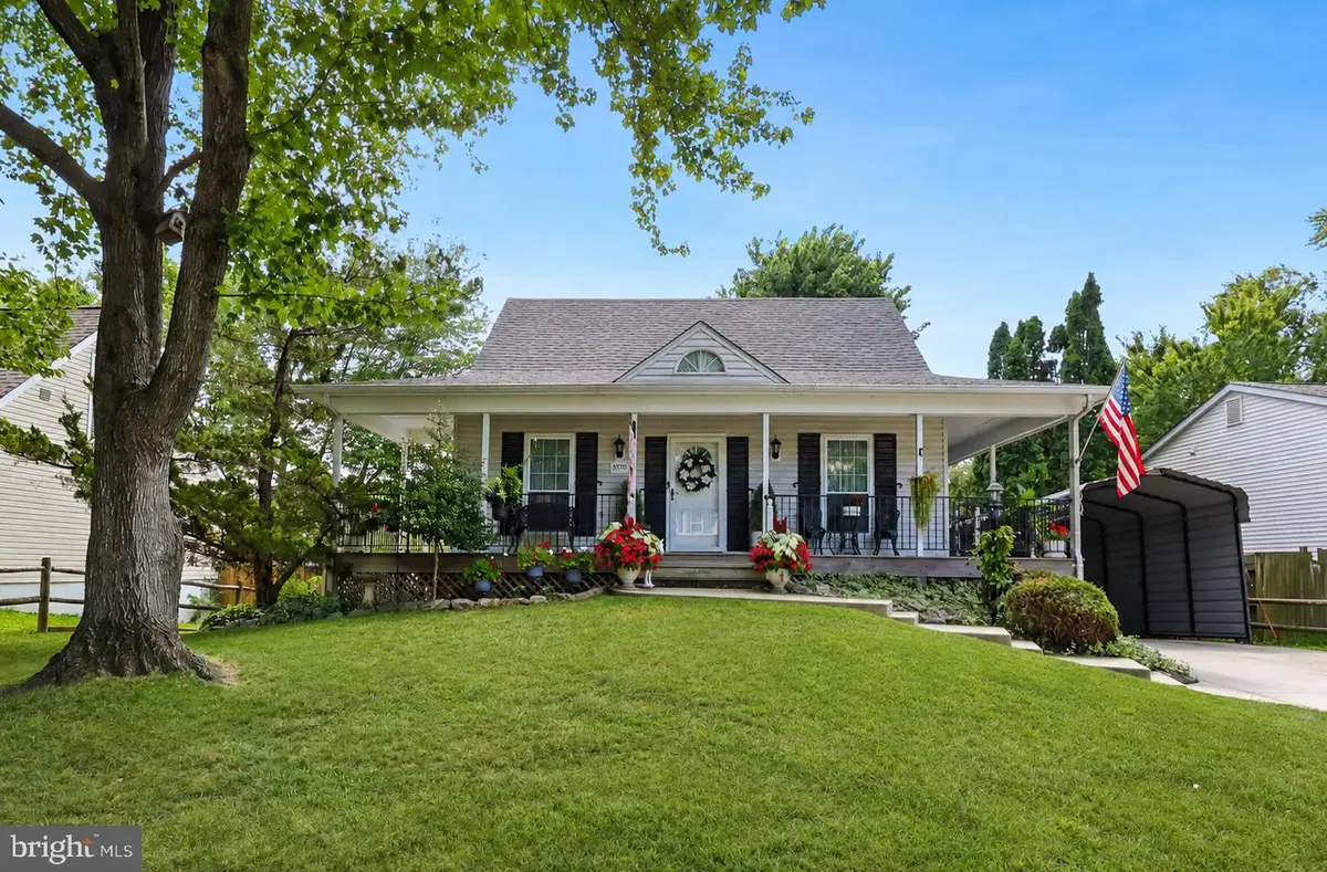 5570 Saint Charles Dr, Woodbridge, VA 22193 - #1