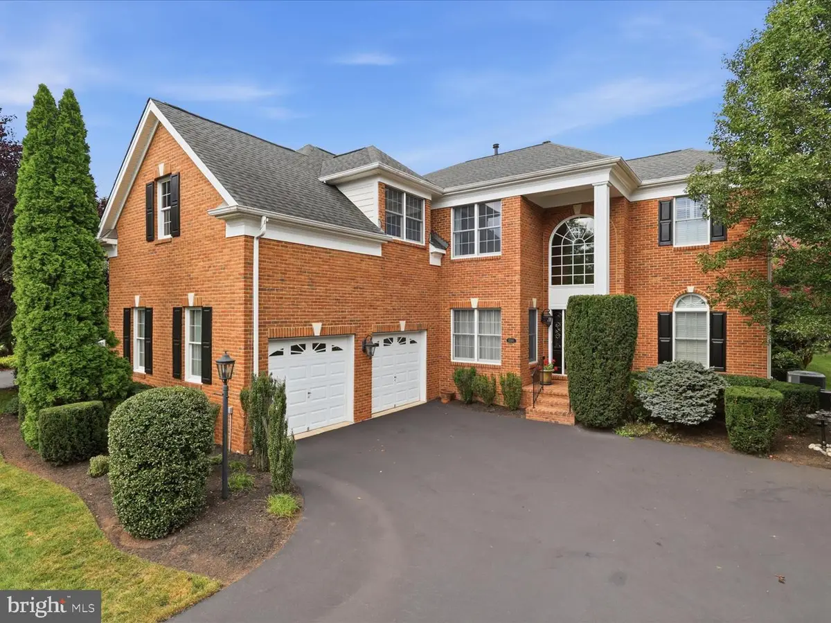 15261 Golf View Dr, Haymarket, VA 20169 - #1