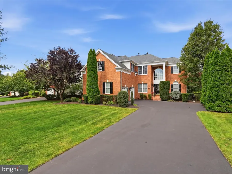 15261 Golf View Dr, Haymarket, VA 20169 - #2