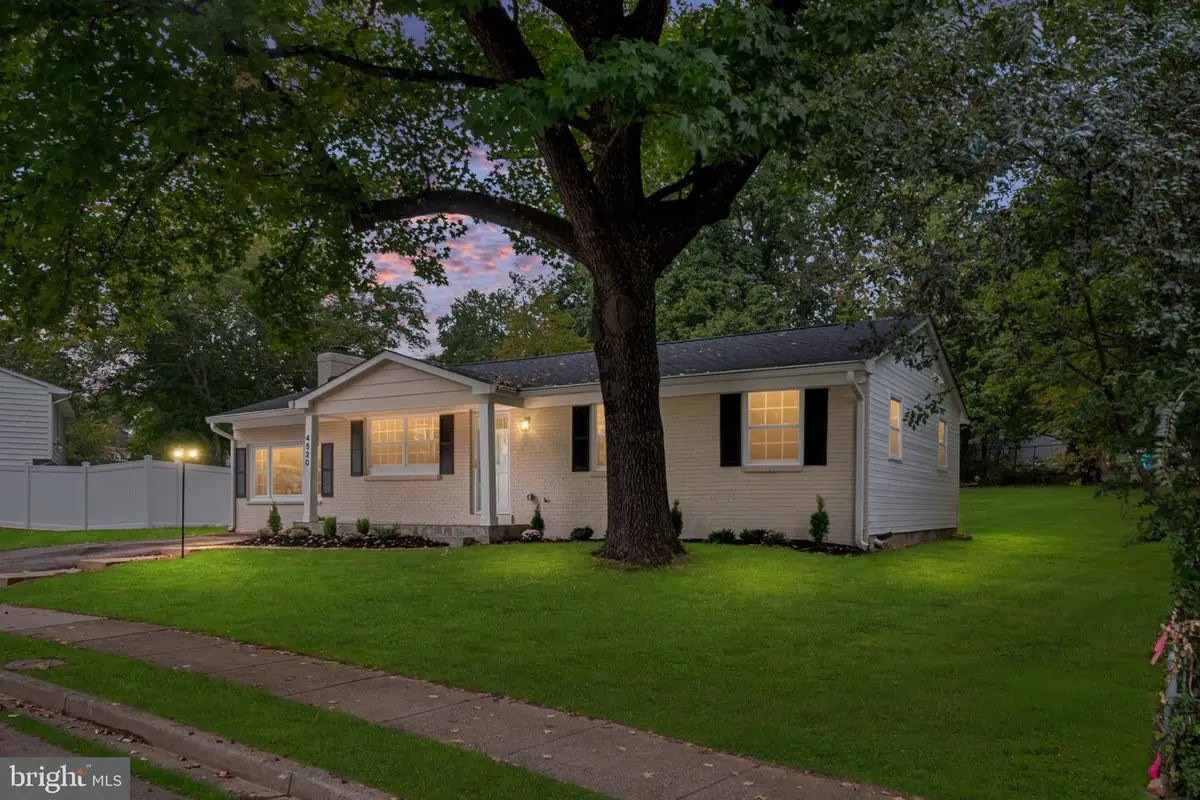 4520 Edinburg Dr, Woodbridge, VA 22193 - #1