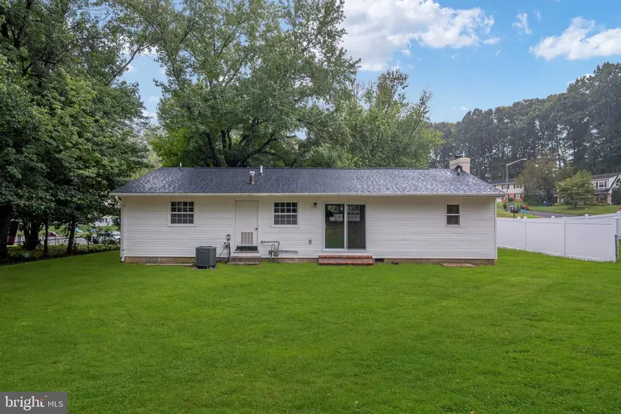 4520 Edinburg Dr, Woodbridge, VA 22193 - #3