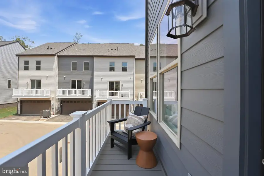 14098 Onyx St, Woodbridge, VA 22193 - #2