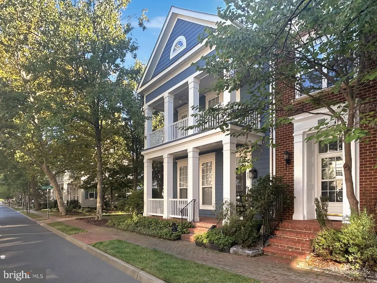 807 Monument Ave, Woodbridge, VA 22191 - #1