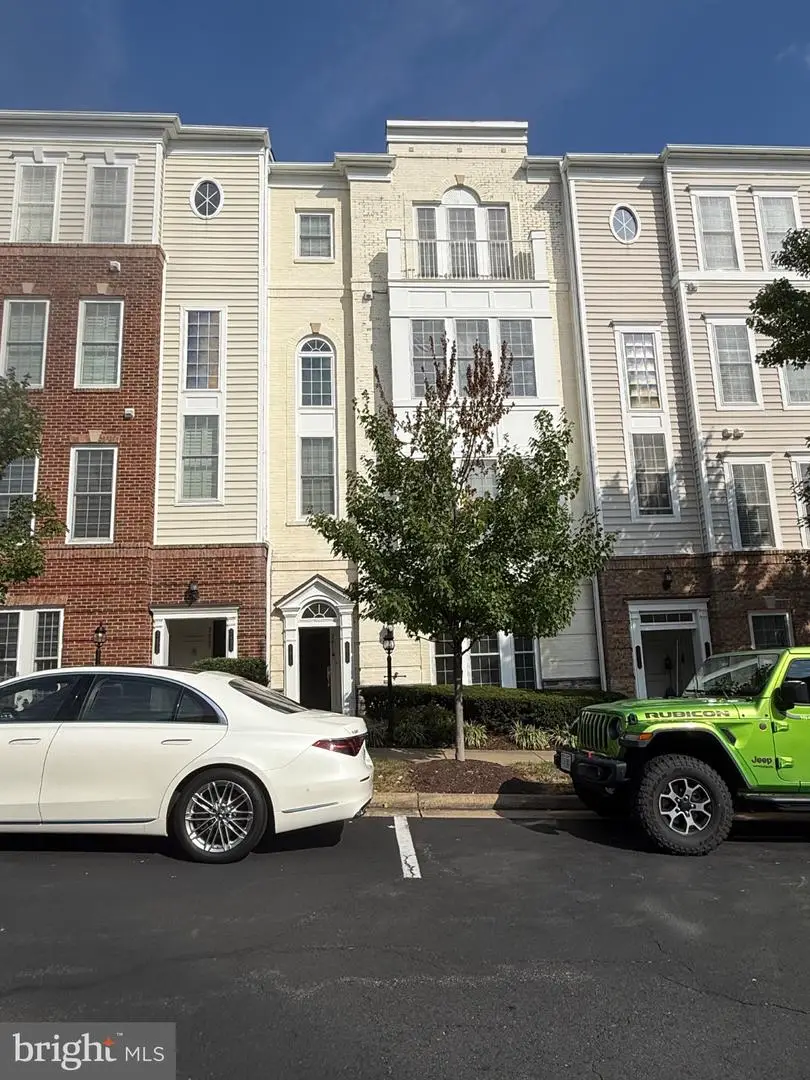 2418 Brookmoor Ln, Woodbridge, VA 22191 - #2
