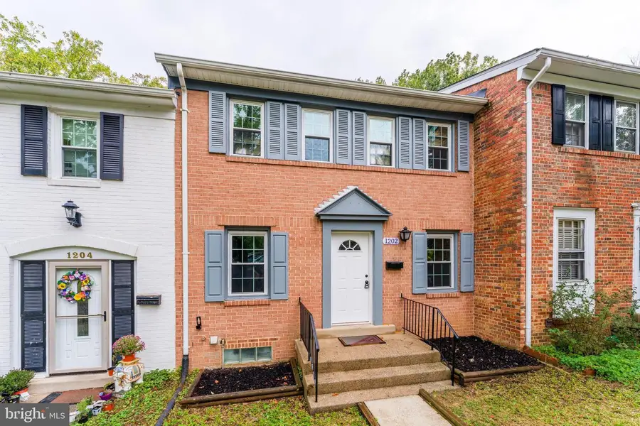 1202 Fox Run Pl, Woodbridge, VA 22191 - #3