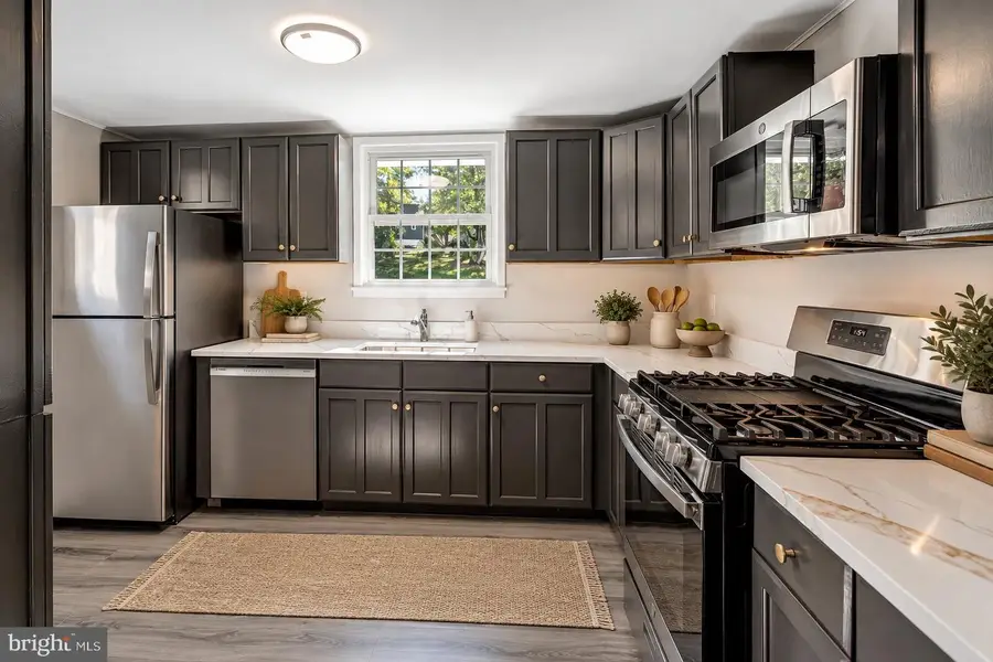 4523 Knoll Dr, Woodbridge, VA 22193 - #2