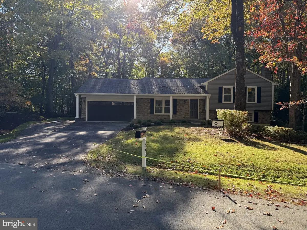 12200 Breckinridge Ln, Woodbridge, VA 22192 - #1