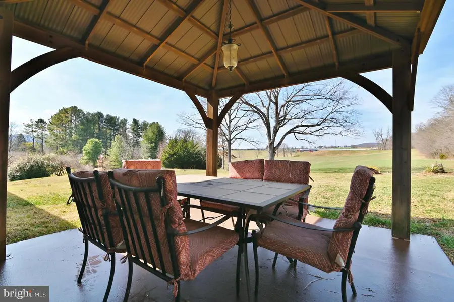 472 Honeysuckle Rd, Elkton, VA 22827 - #3