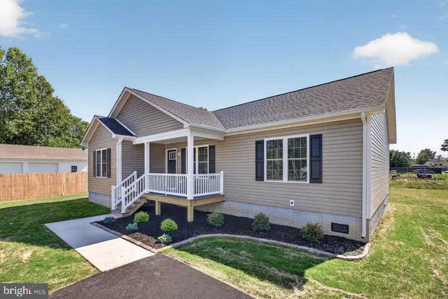 101 8th St, Grottoes, VA 24441 - #2